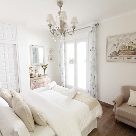 Sitges Centre Mediterranean House- 5 Bedroom, 4 Bathroom, Terrace Courtyard, Private Rooptop Pool Exterior photo
