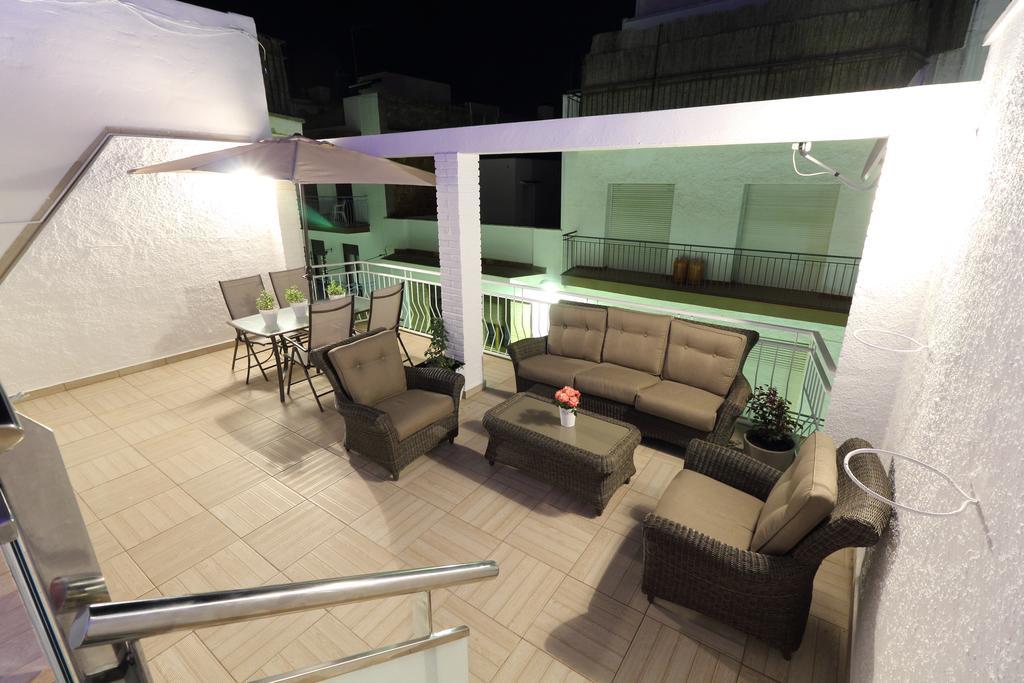 Sitges Centre Mediterranean House- 5 Bedroom, 4 Bathroom, Terrace Courtyard, Private Rooptop Pool Room photo