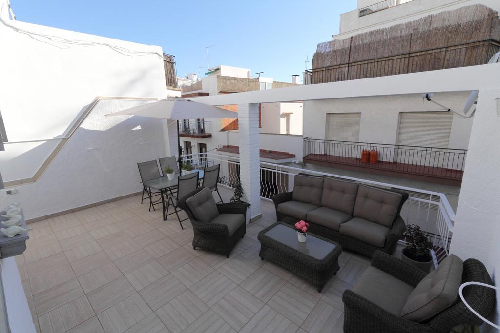 Sitges Centre Mediterranean House- 5 Bedroom, 4 Bathroom, Terrace Courtyard, Private Rooptop Pool Exterior photo