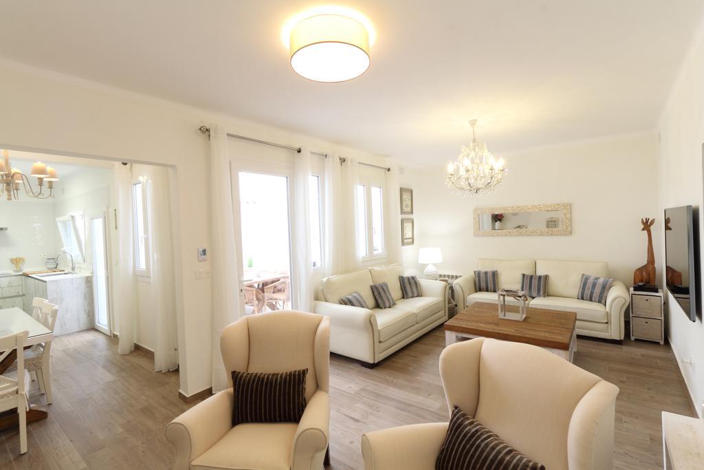 Sitges Centre Mediterranean House- 5 Bedroom, 4 Bathroom, Terrace Courtyard, Private Rooptop Pool Room photo