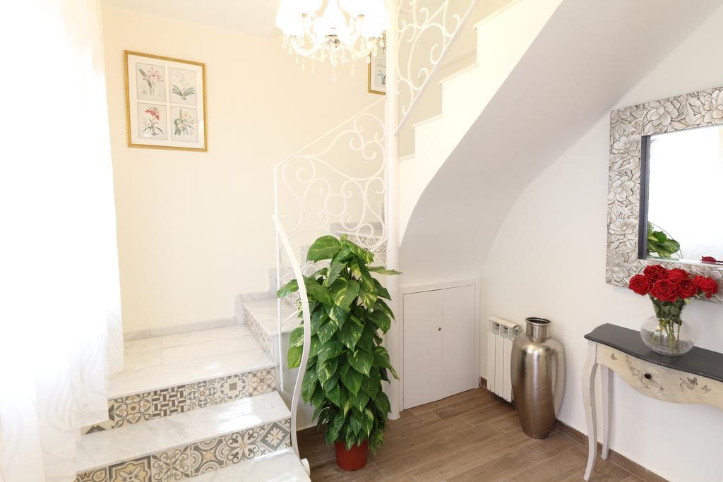 Sitges Centre Mediterranean House- 5 Bedroom, 4 Bathroom, Terrace Courtyard, Private Rooptop Pool Exterior photo