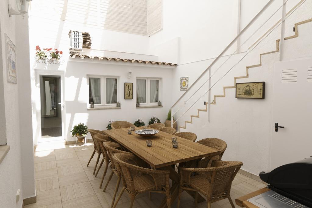 Sitges Centre Mediterranean House- 5 Bedroom, 4 Bathroom, Terrace Courtyard, Private Rooptop Pool Room photo