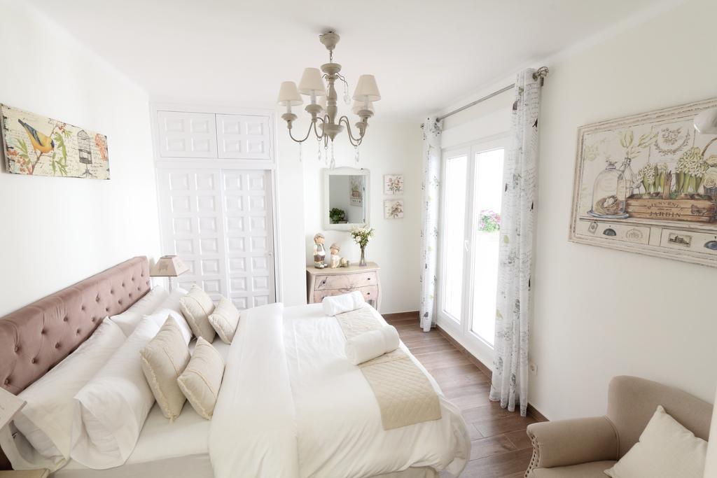 Sitges Centre Mediterranean House- 5 Bedroom, 4 Bathroom, Terrace Courtyard, Private Rooptop Pool Exterior photo