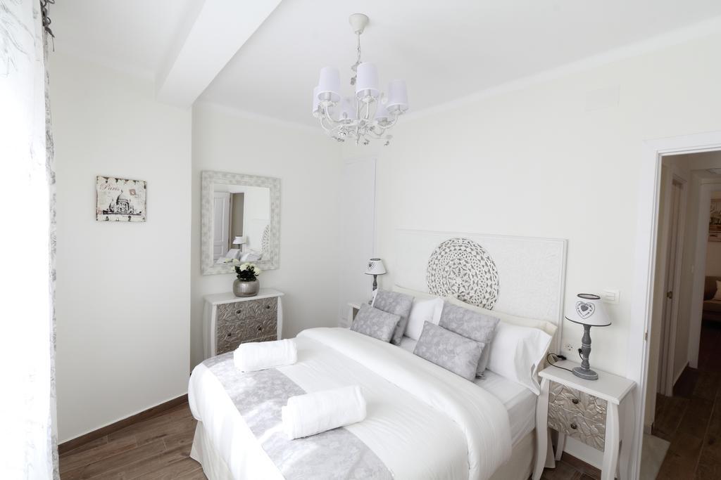 Sitges Centre Mediterranean House- 5 Bedroom, 4 Bathroom, Terrace Courtyard, Private Rooptop Pool Room photo