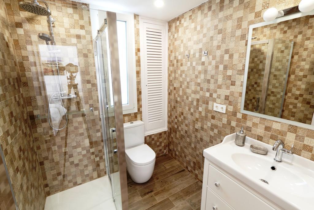 Sitges Centre Mediterranean House- 5 Bedroom, 4 Bathroom, Terrace Courtyard, Private Rooptop Pool Exterior photo