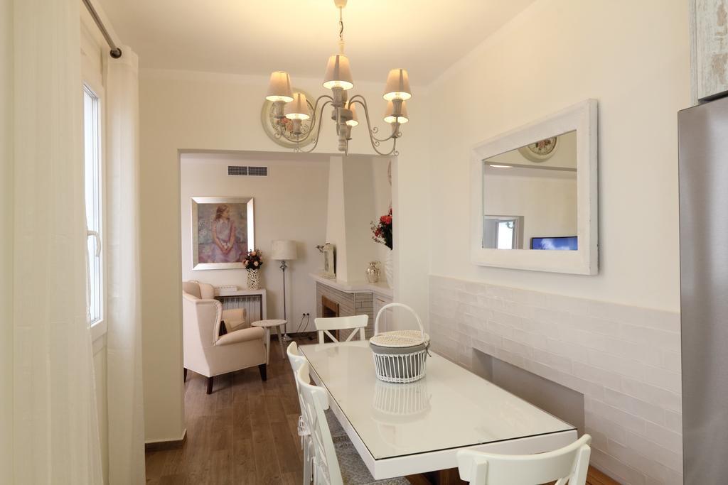 Sitges Centre Mediterranean House- 5 Bedroom, 4 Bathroom, Terrace Courtyard, Private Rooptop Pool Exterior photo