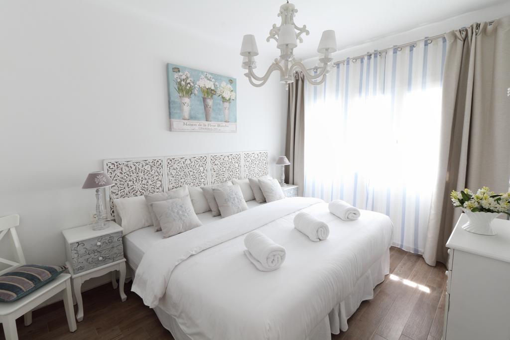 Sitges Centre Mediterranean House- 5 Bedroom, 4 Bathroom, Terrace Courtyard, Private Rooptop Pool Room photo